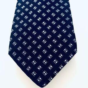 HUGO BOSS 100% Silk
Geometric Print Tie
